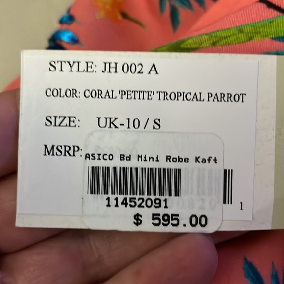 Hand Beaded Kaftan Mini - small
Coral Petite Tropical Parrot Print -NWT - Picture 12 of 12